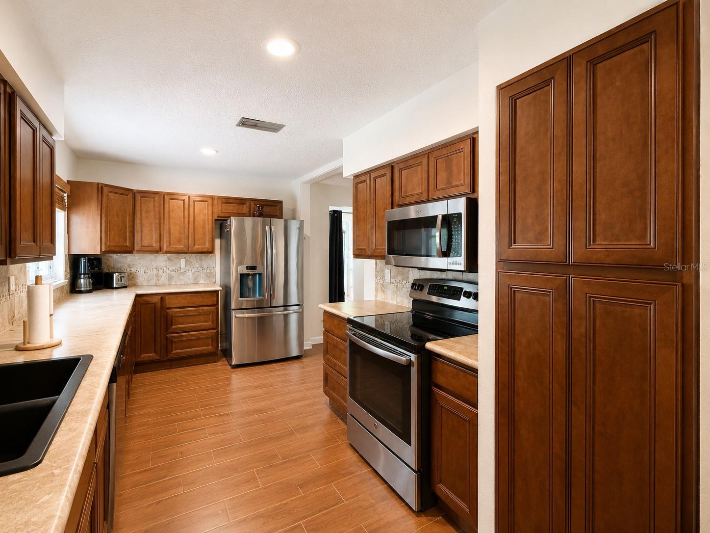 934 HILLWOOD DR — photo 12