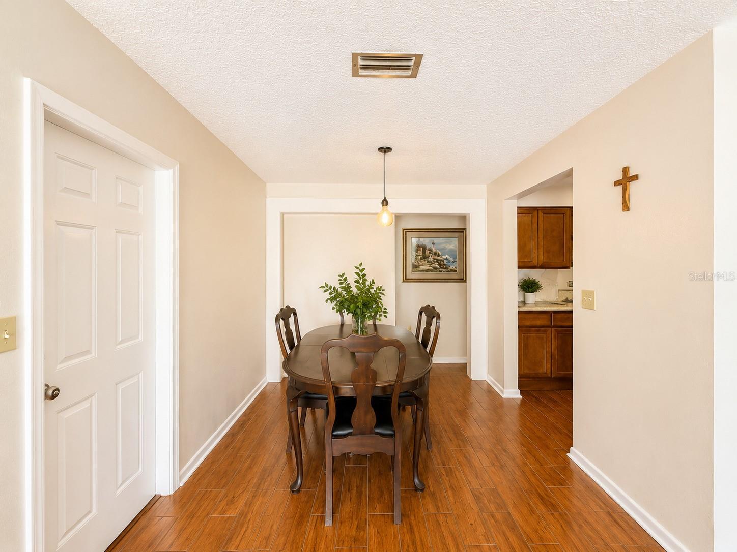 934 HILLWOOD DR — photo 7