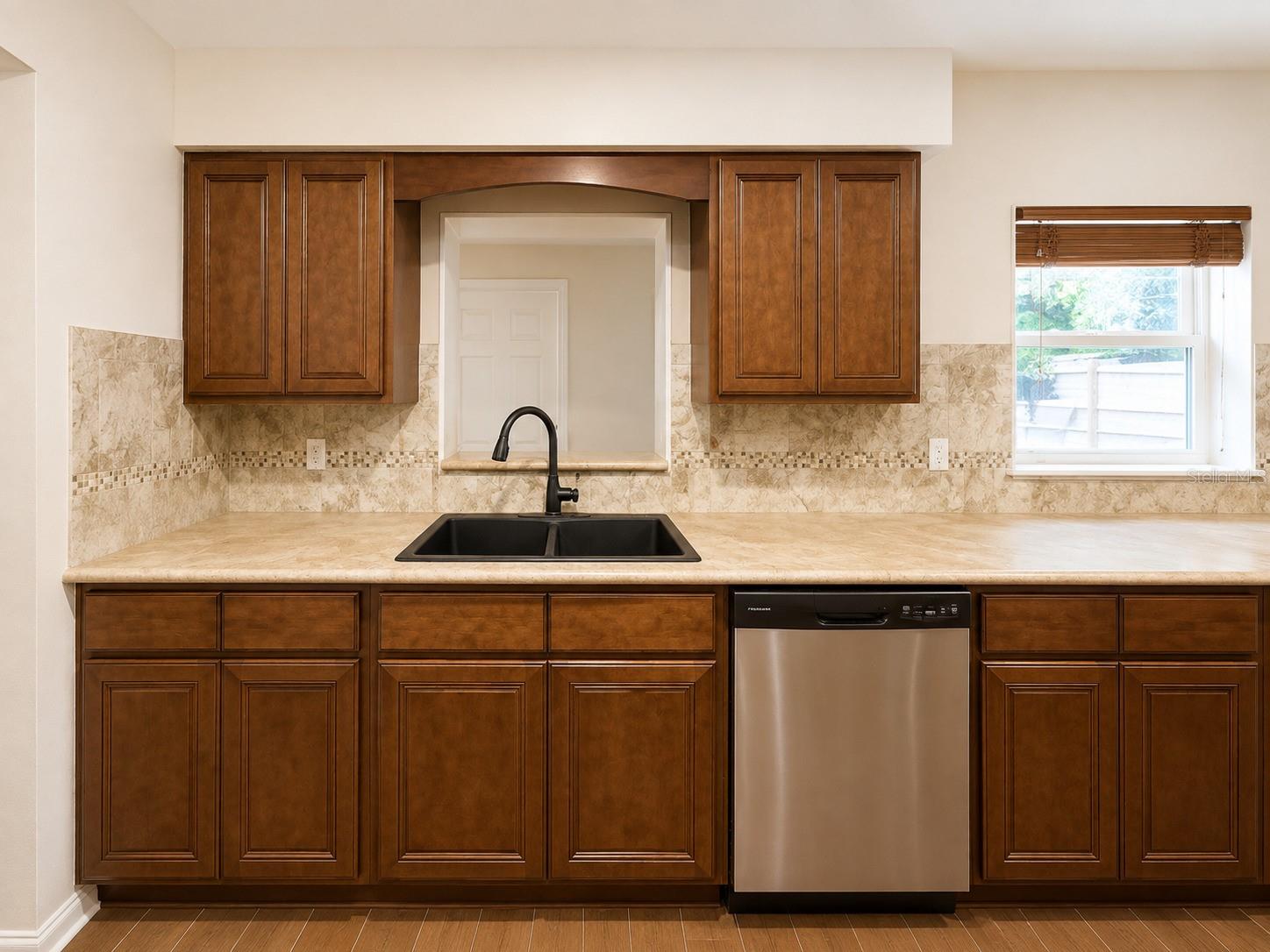 934 HILLWOOD DR — photo 15