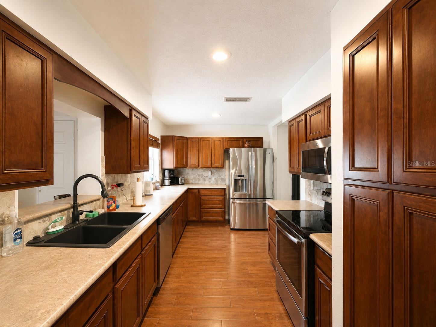 934 HILLWOOD DR — photo 11