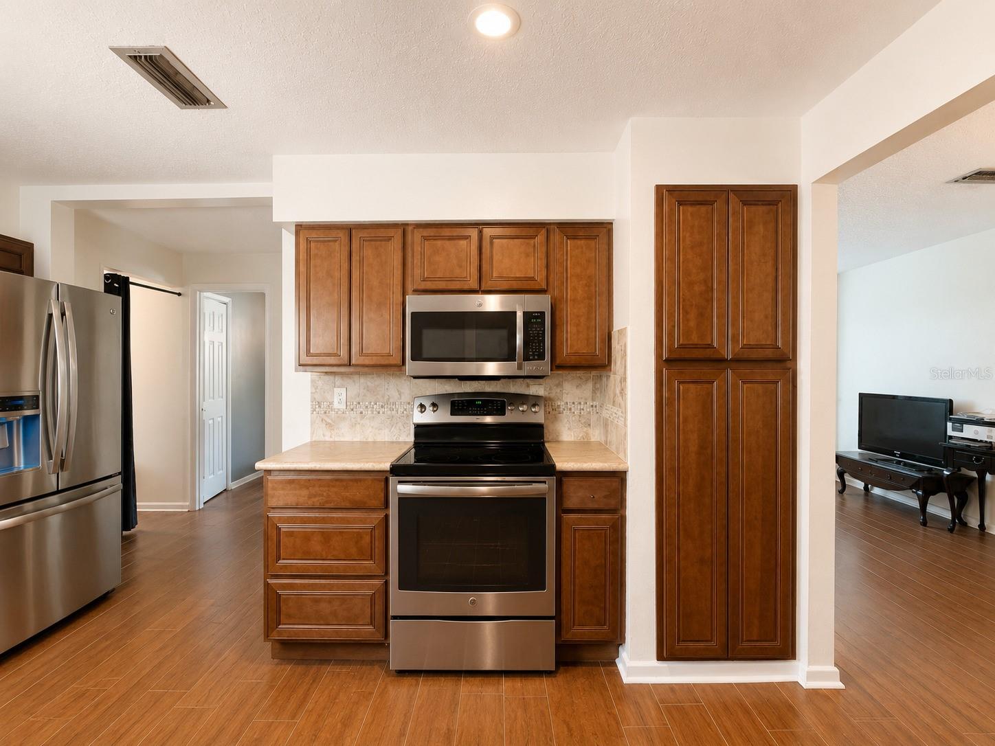 934 HILLWOOD DR — photo 16