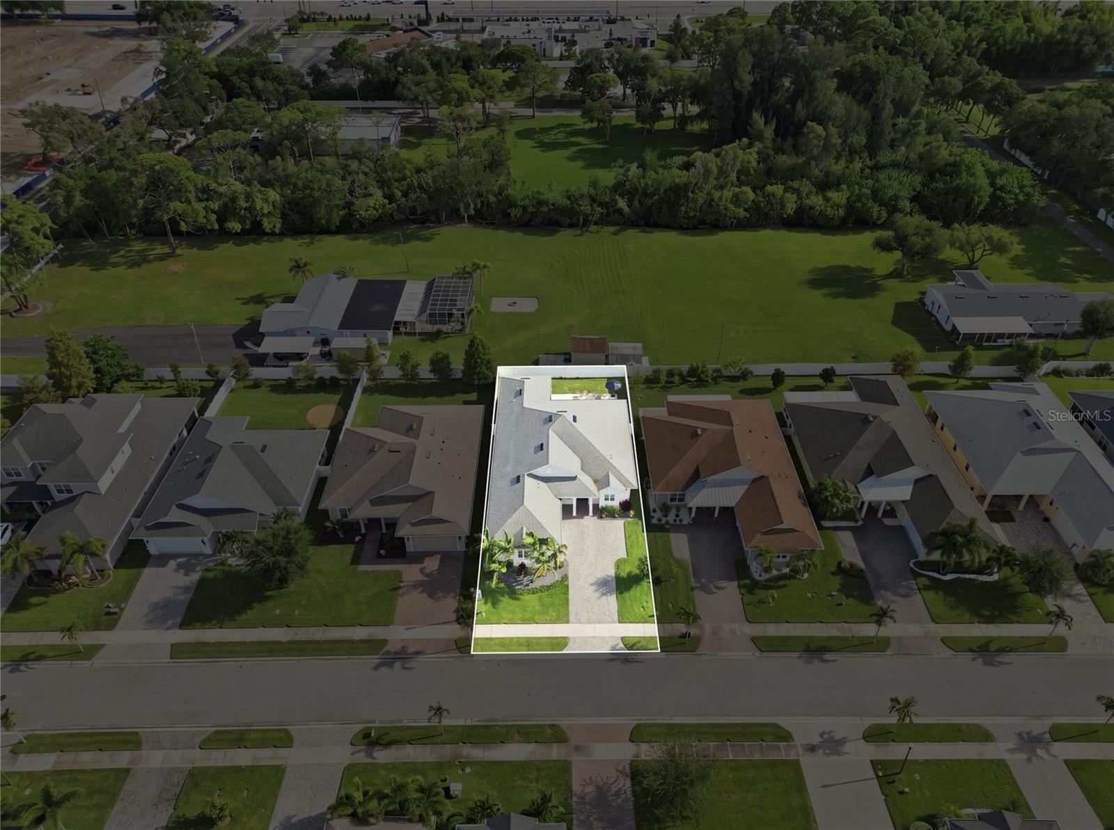 2985 BREEZY MEADOWS DR — photo 2