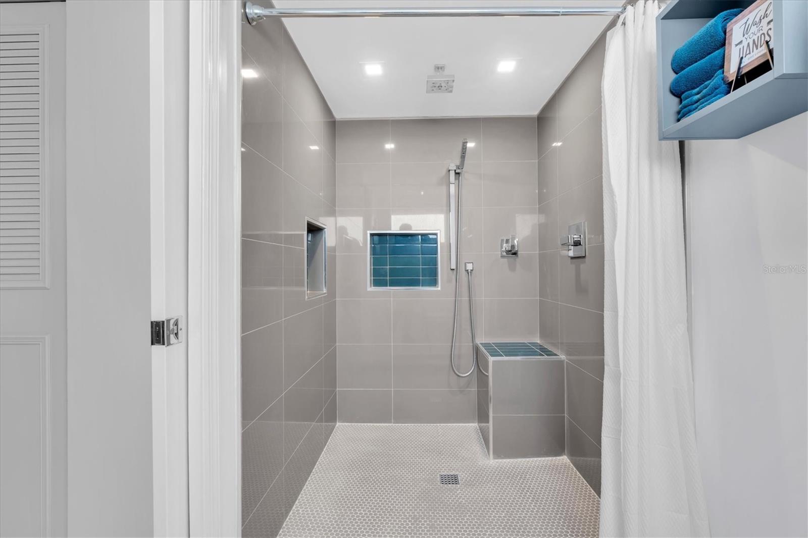 6020 SHORE BLVD S #412 — photo 32