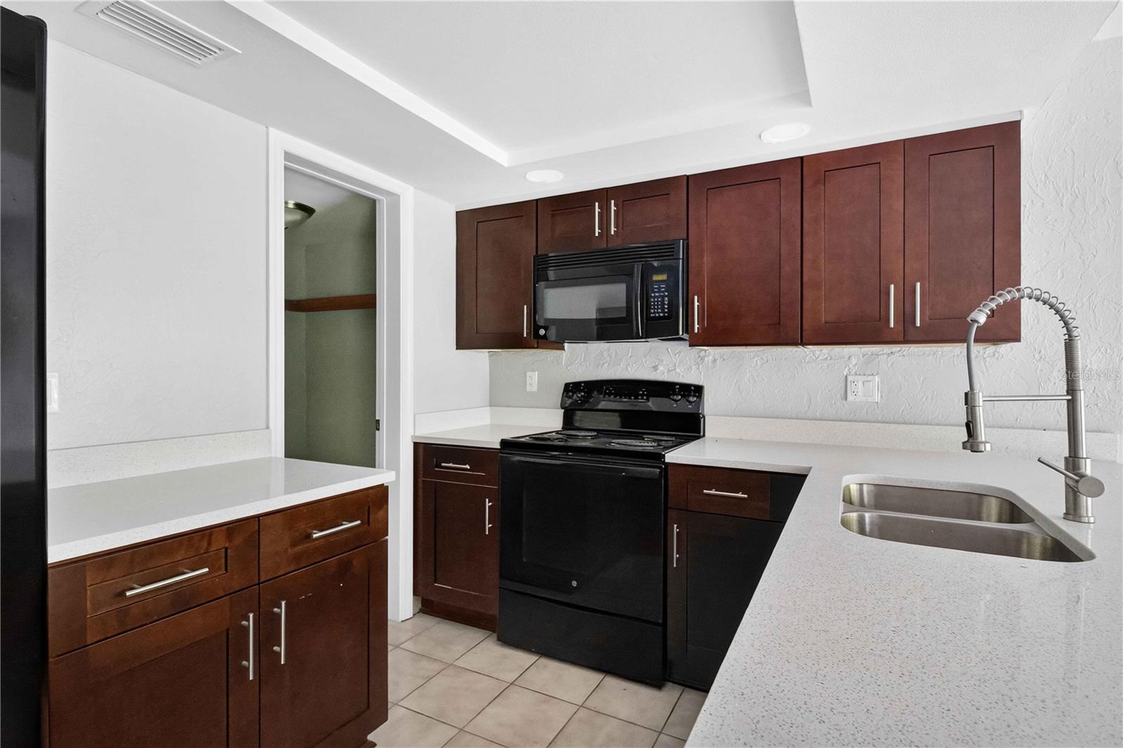 1125 LONGFELLOW WAY #125-B — photo 6