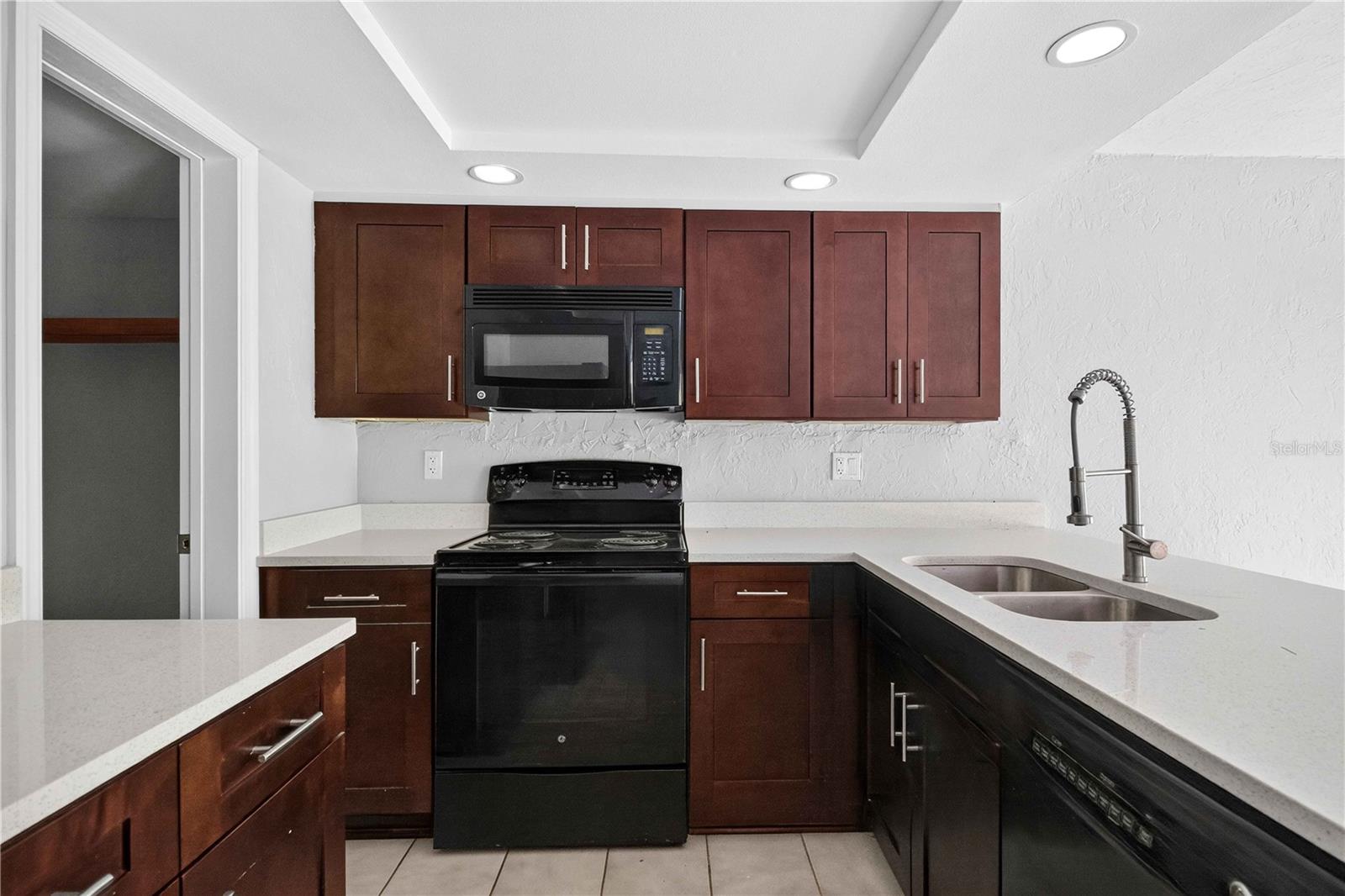 1125 LONGFELLOW WAY #125-B — photo 3