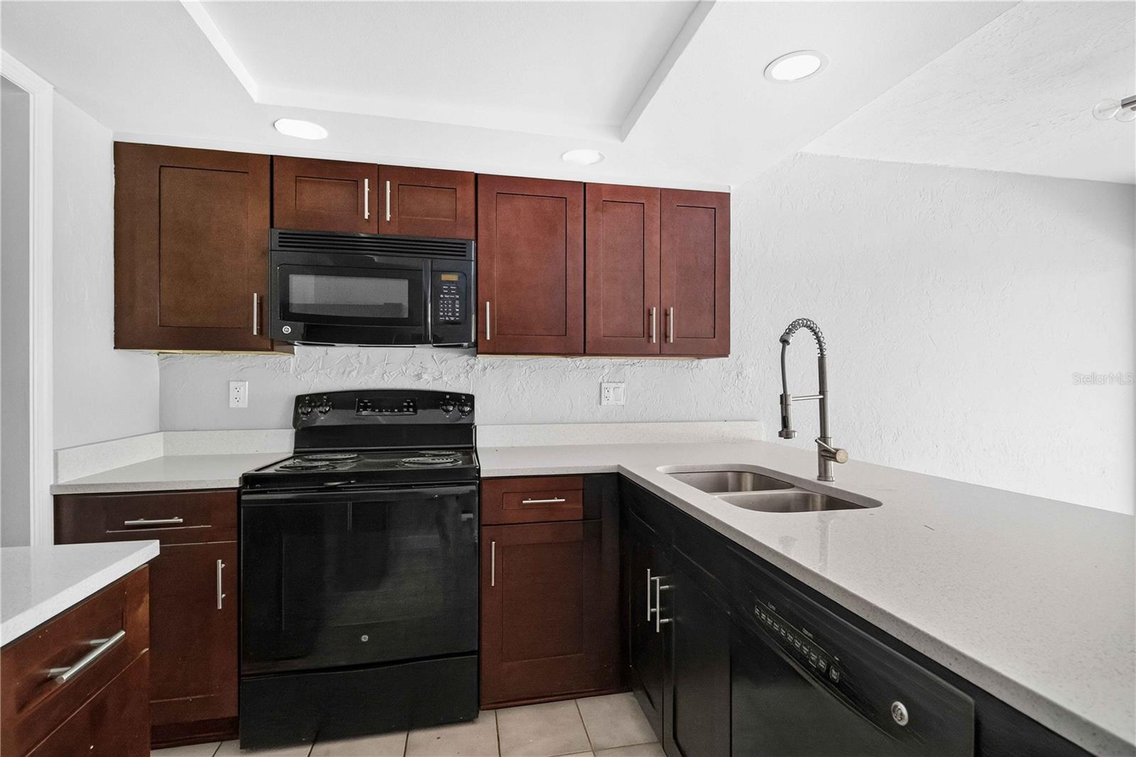 1125 LONGFELLOW WAY #125-B — photo 9