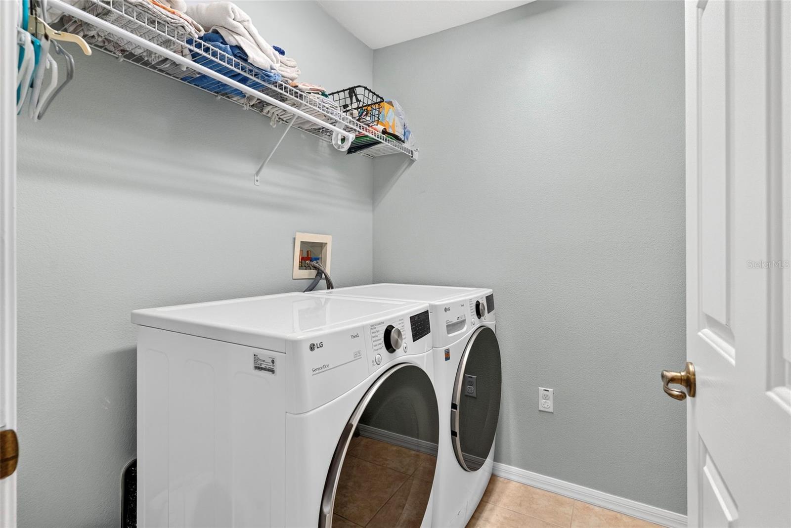 1437 RIDGE TER — photo 34