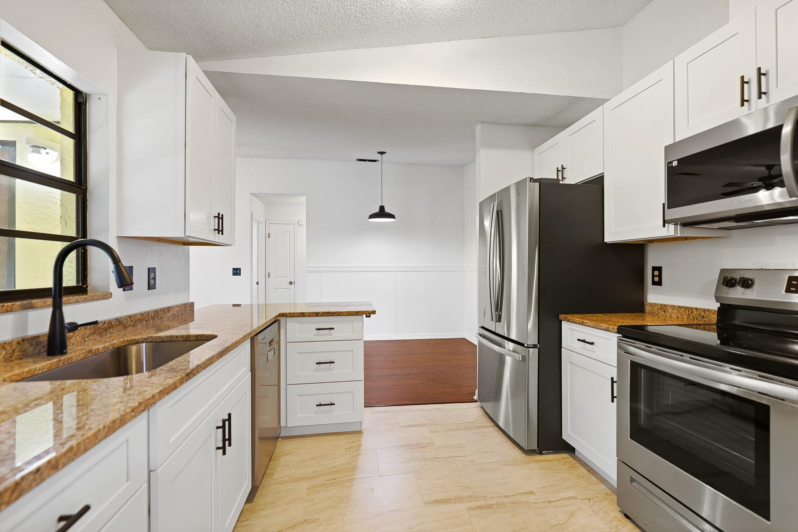 6346 SILVER OAKS DR — photo 4