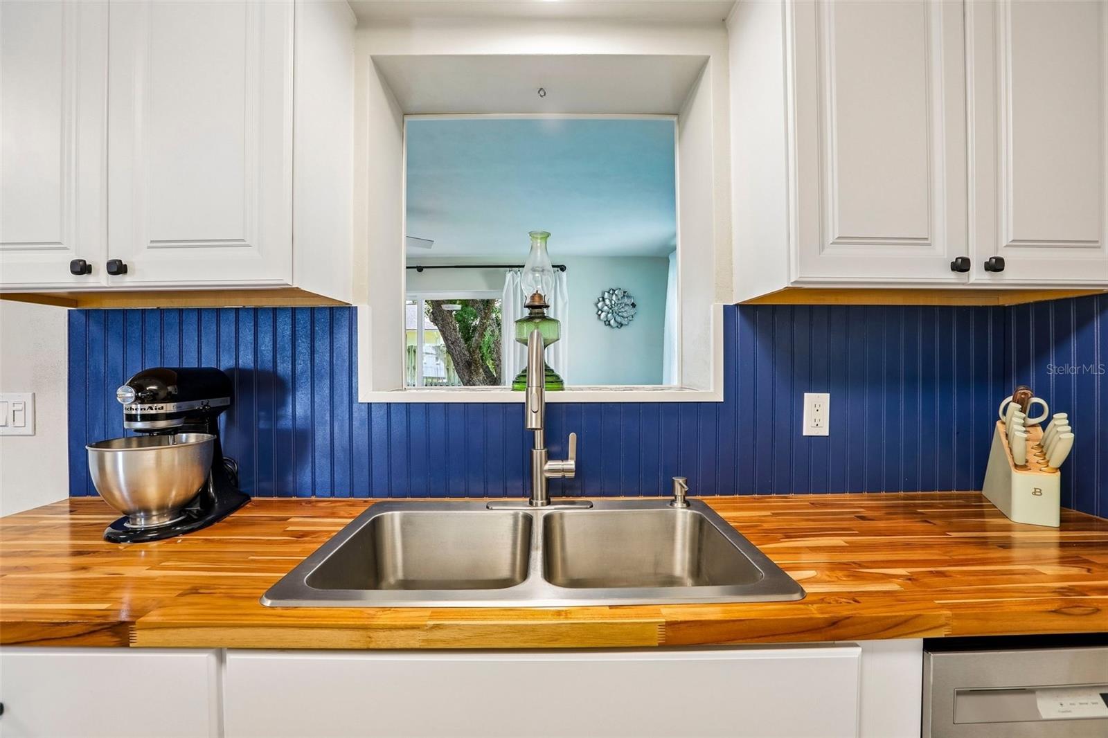 3420 PALOMA DR — photo 8