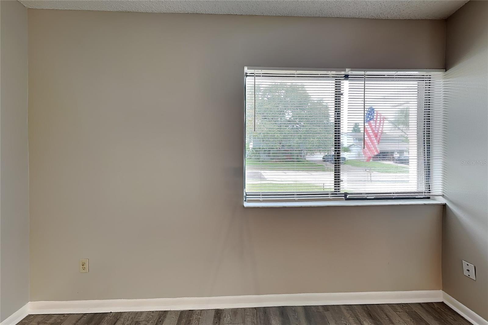 Home in BRANDON — photo 4
