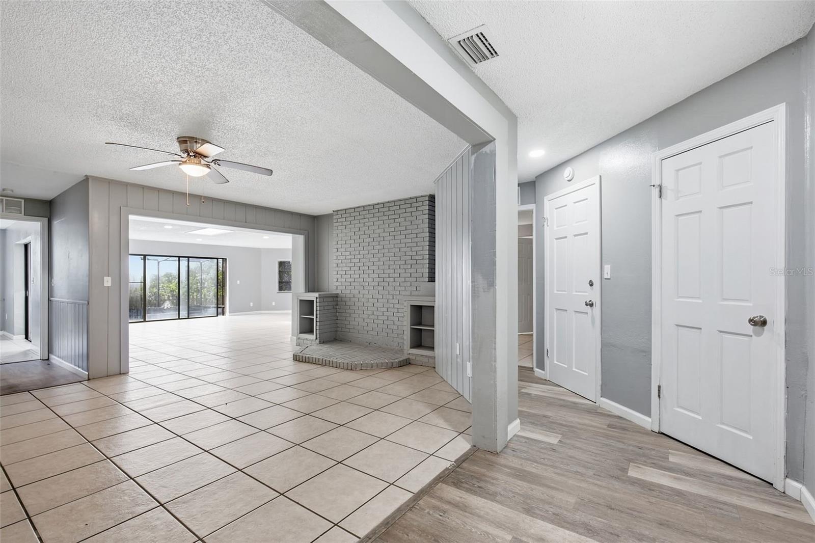 7010 SOUTHWIND DR — photo 9