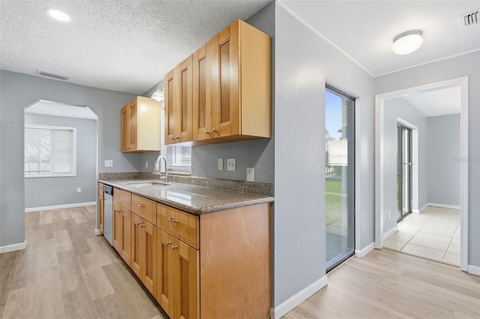7010 SOUTHWIND DR — photo 18