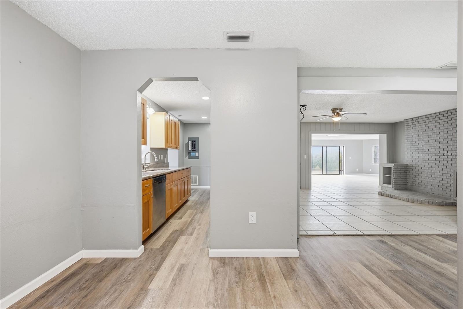 7010 SOUTHWIND DR — photo 21