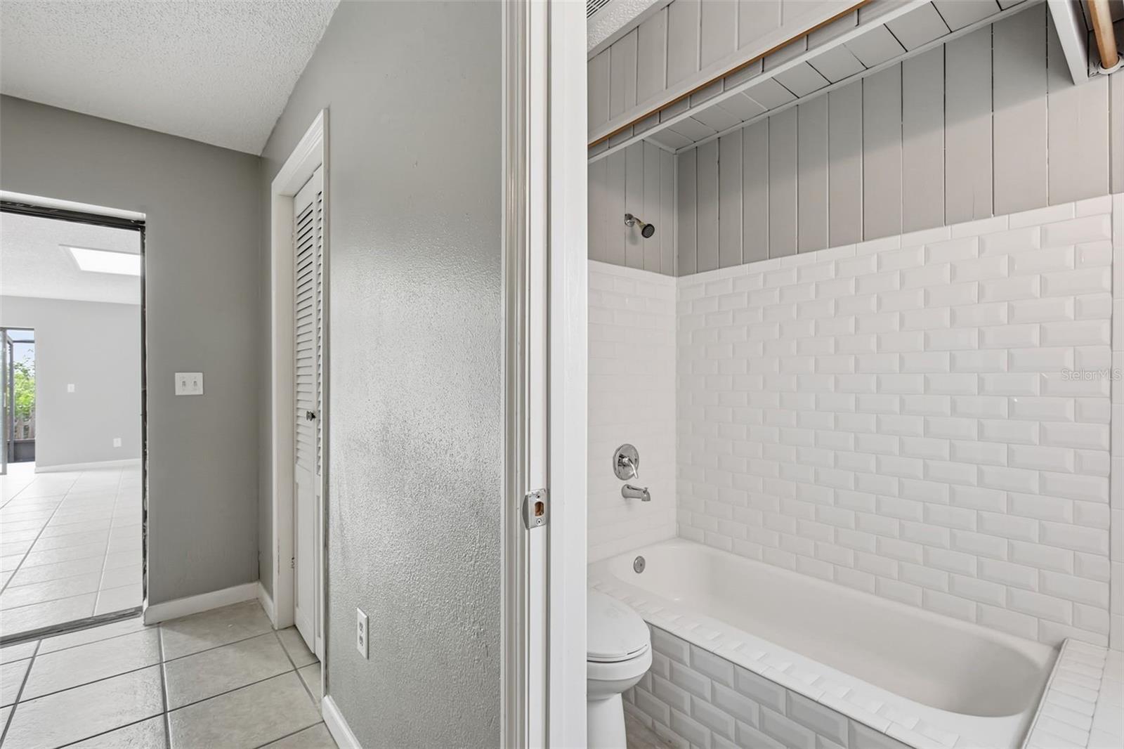 7010 SOUTHWIND DR — photo 32