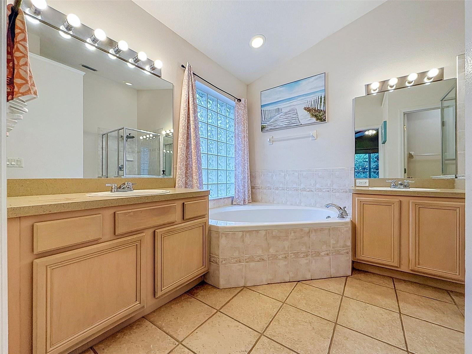 5720 HAWKLAKE RD — photo 36