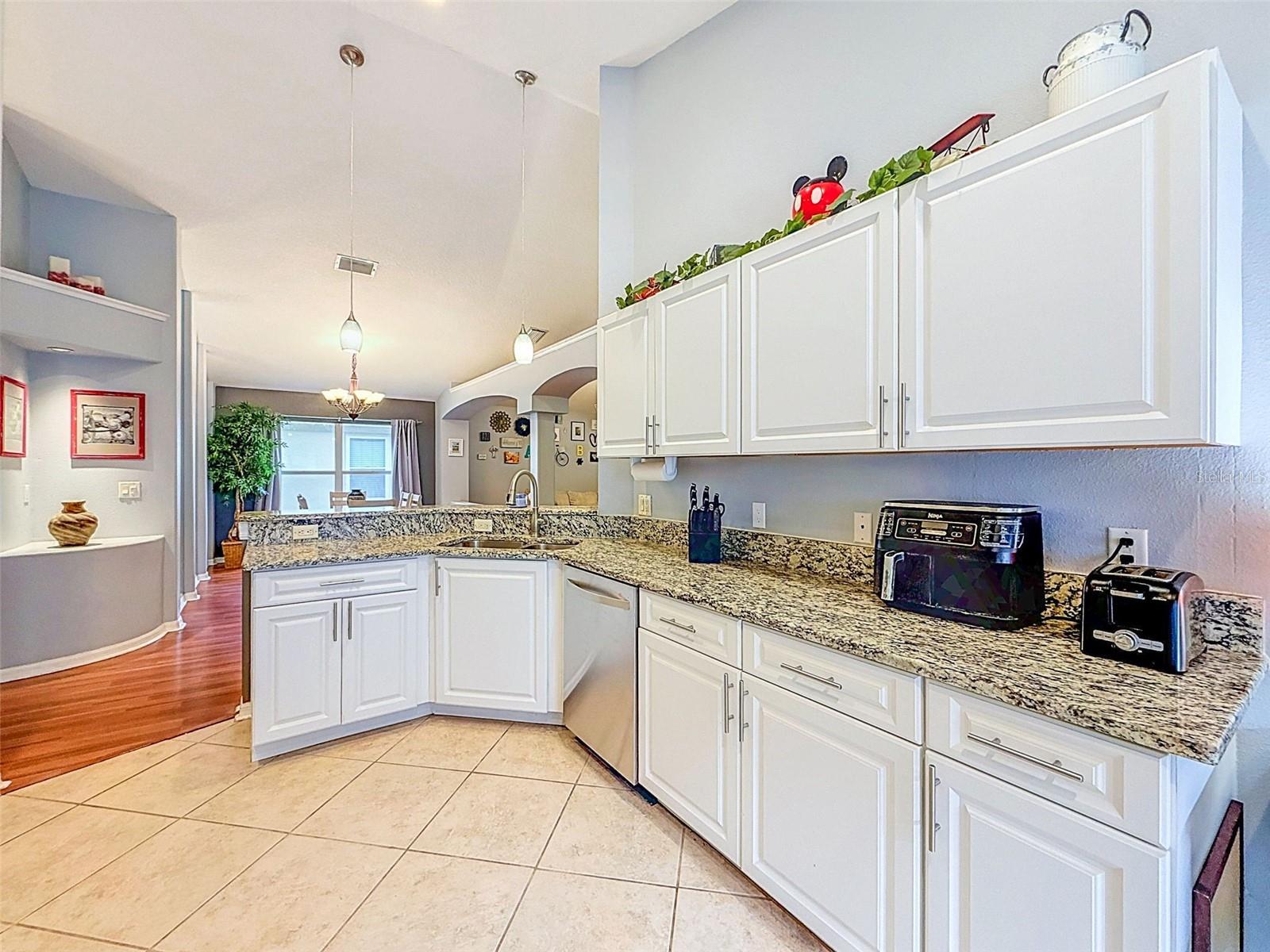 5720 HAWKLAKE RD — photo 10