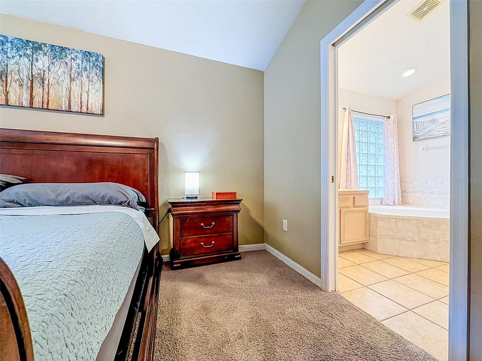 5720 HAWKLAKE RD — photo 37