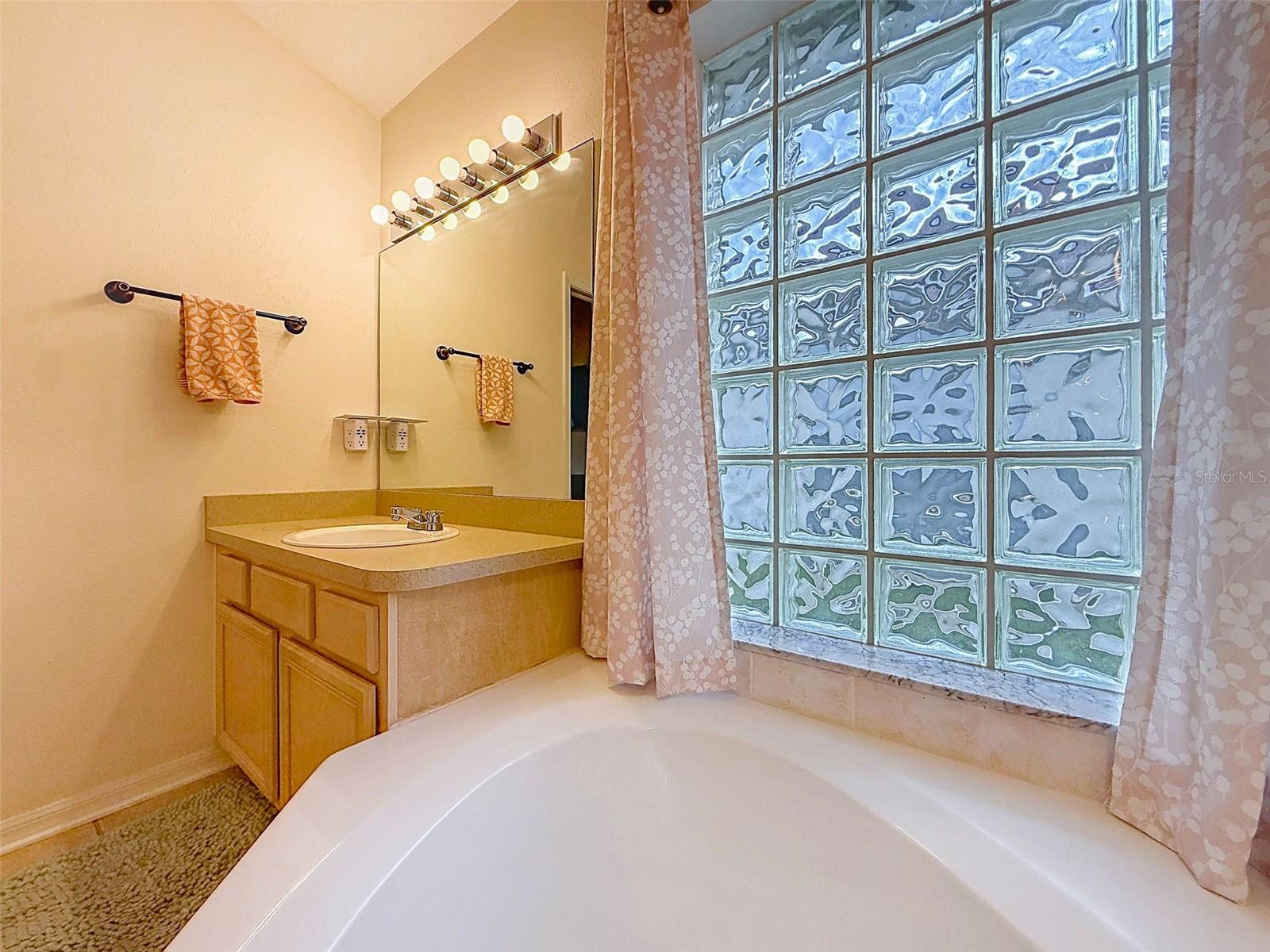 5720 HAWKLAKE RD — photo 43