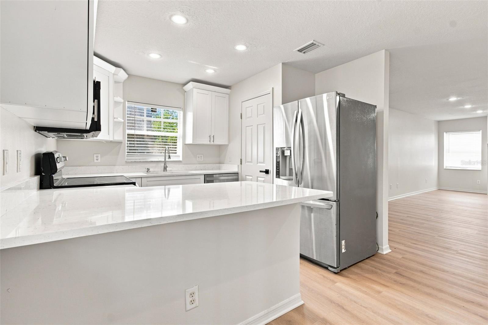8903 N WILLOW AVE — photo 14
