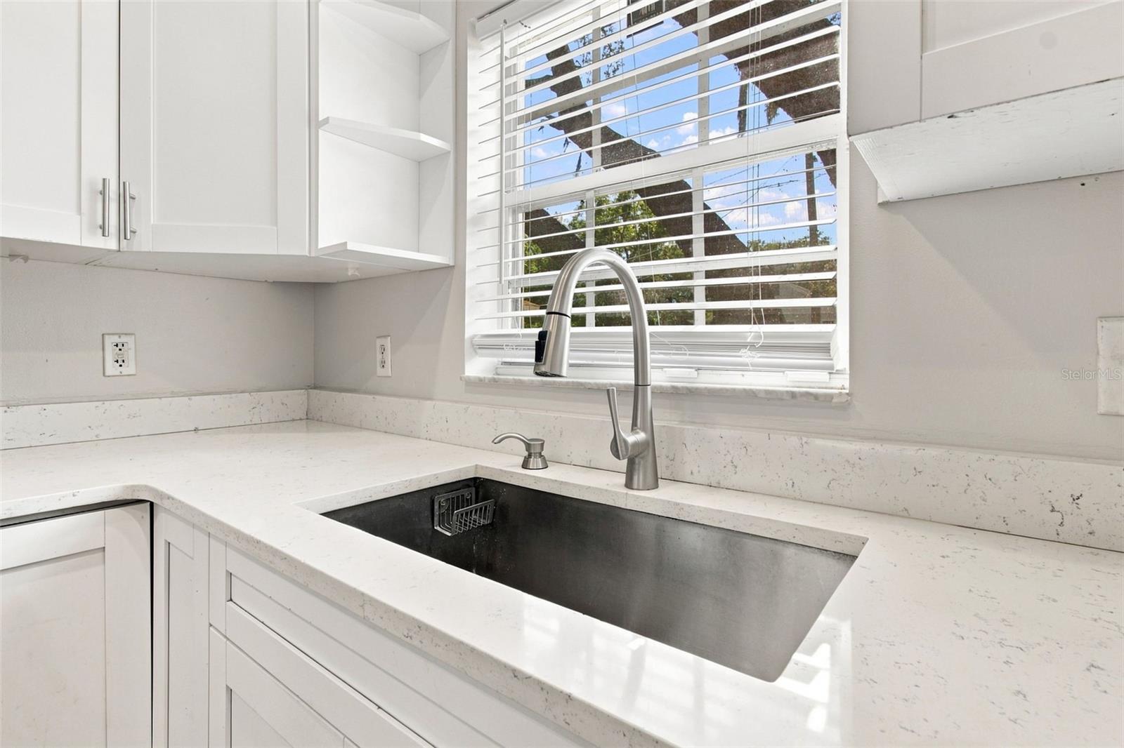 8903 N WILLOW AVE — photo 15