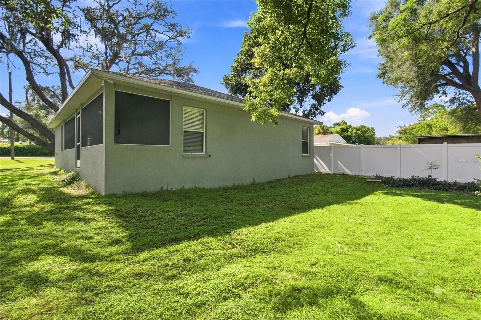 8903 N WILLOW AVE — photo 35