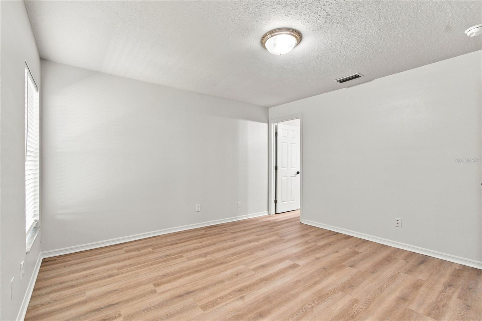 8903 N WILLOW AVE — photo 24