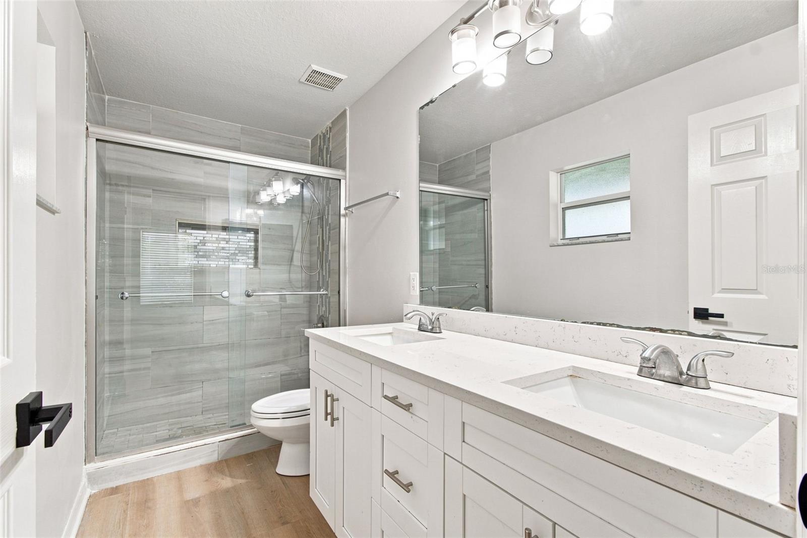 8903 N WILLOW AVE — photo 21