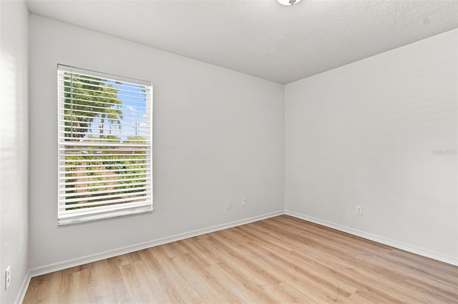 8903 N WILLOW AVE — photo 28