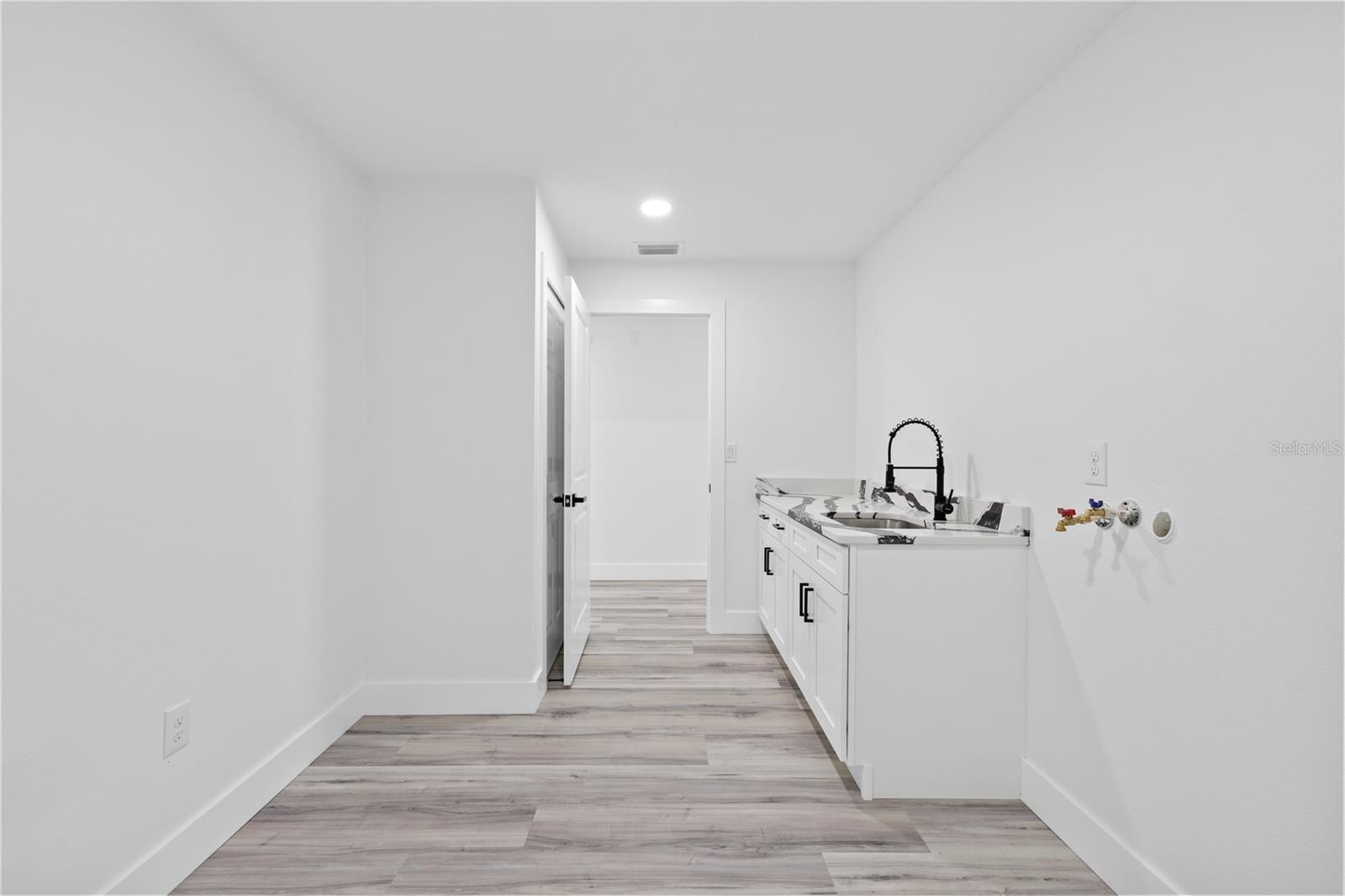 5507 NIMITZ RD — photo 22