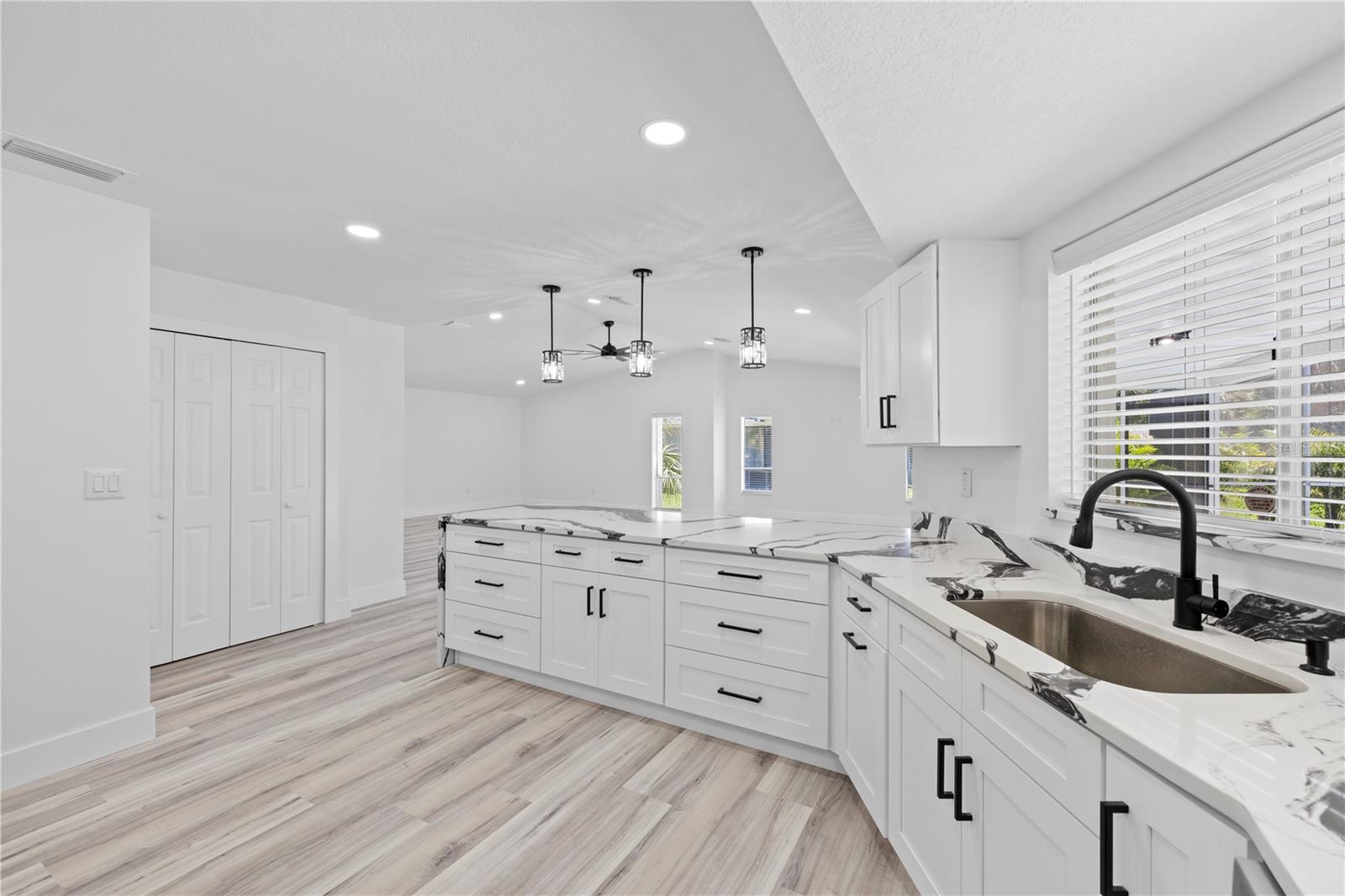 5507 NIMITZ RD — photo 20