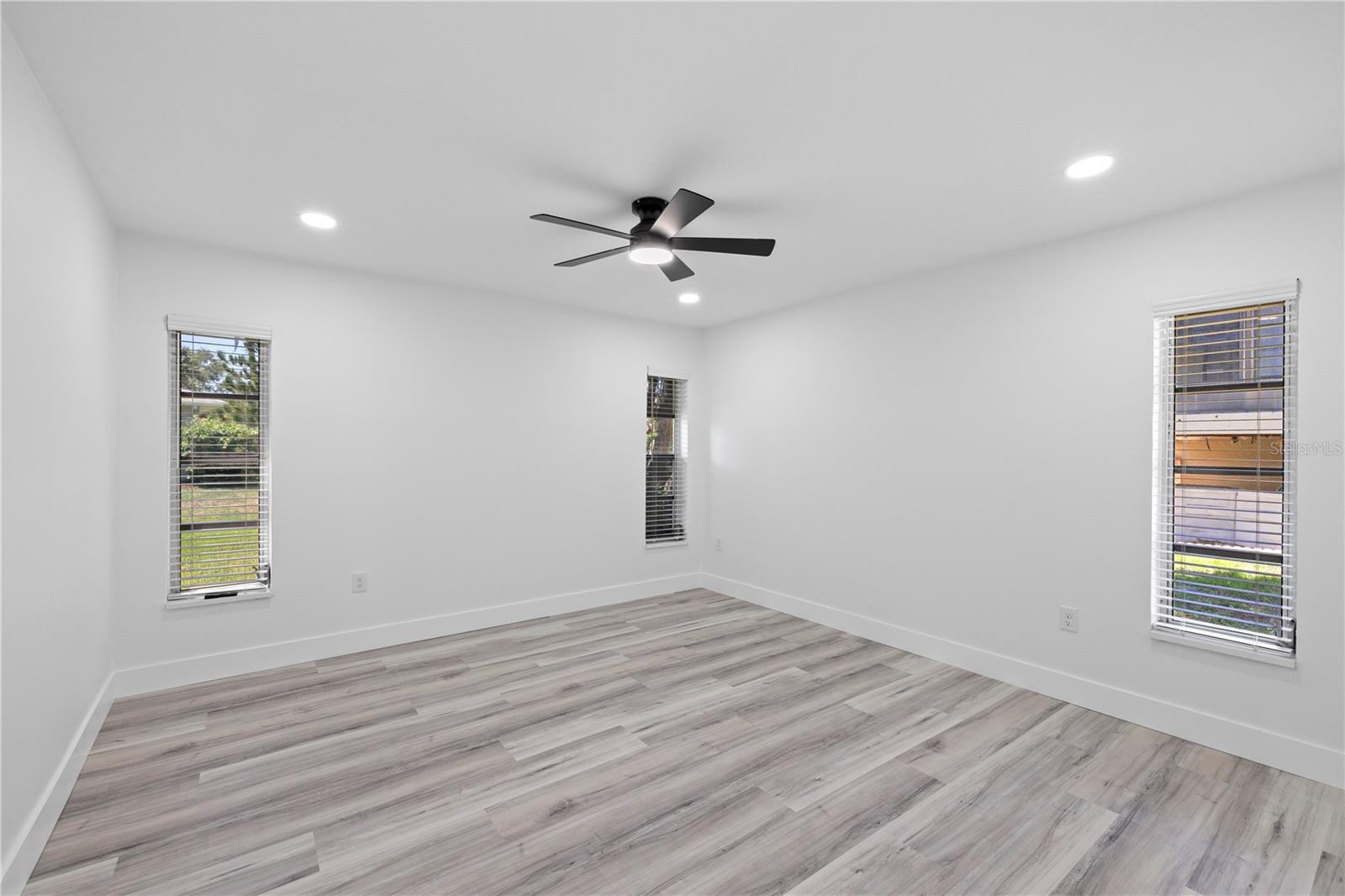 5507 NIMITZ RD — photo 9