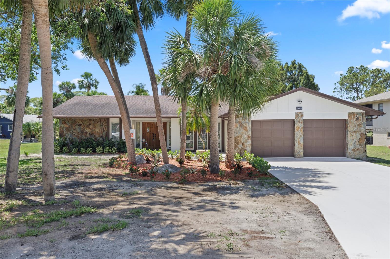 5507 NIMITZ RD — photo 2