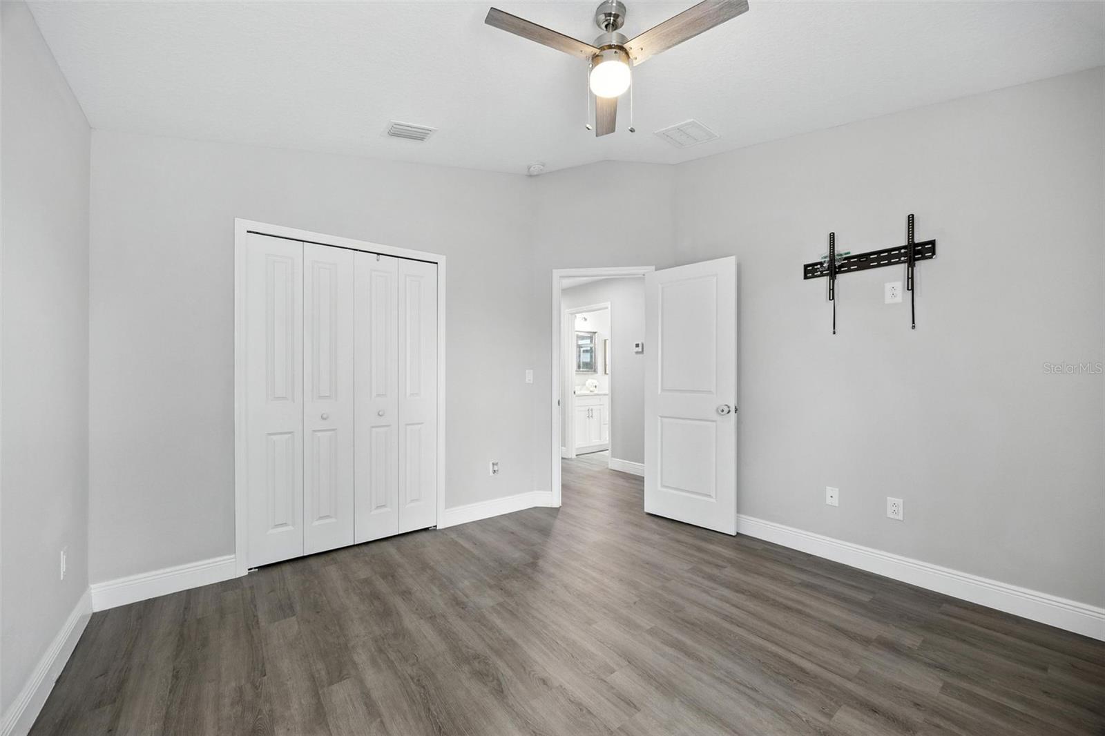 2519 W HIAWATHA ST — photo 18