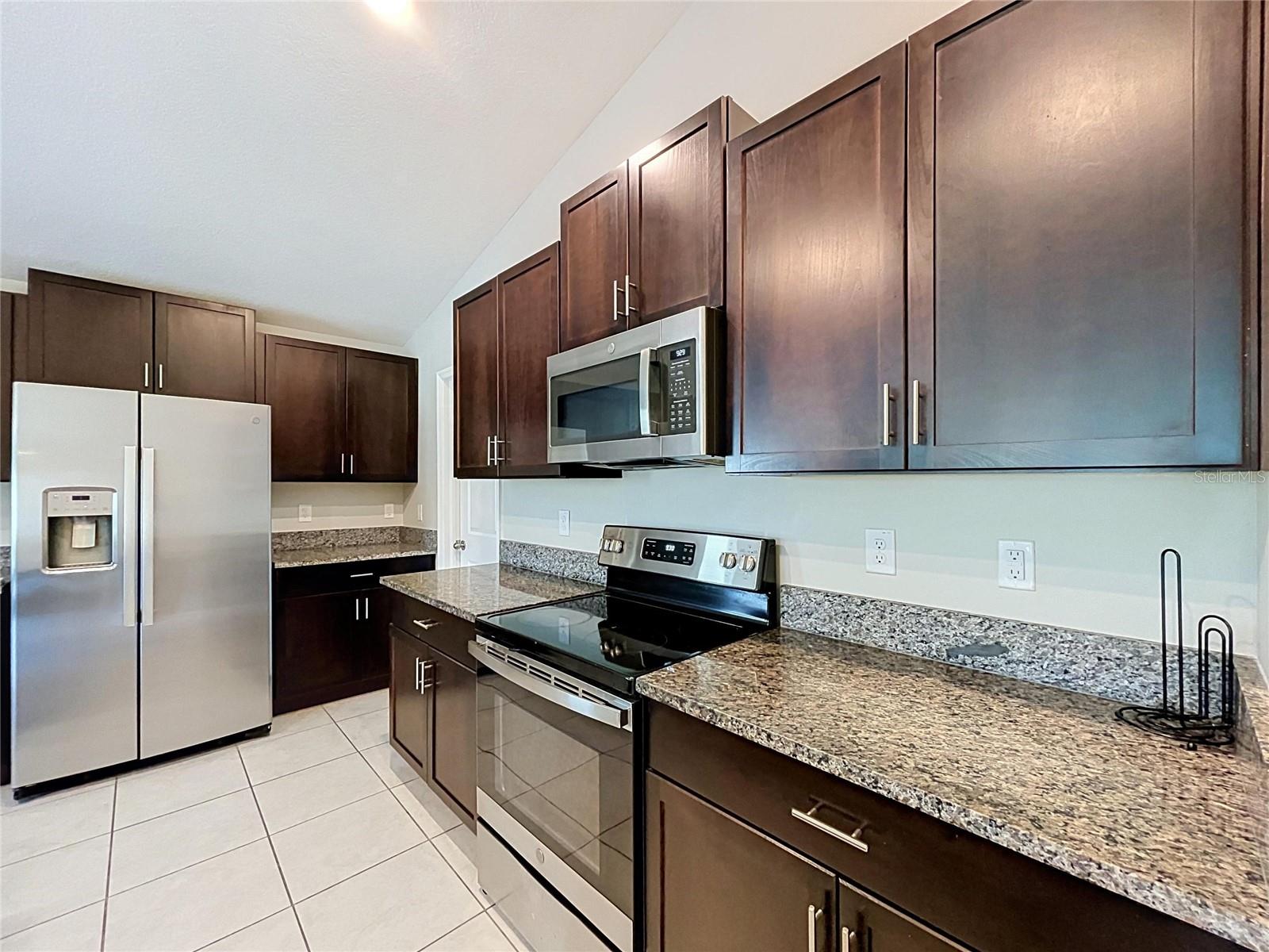 1565 COLDING DR — photo 2