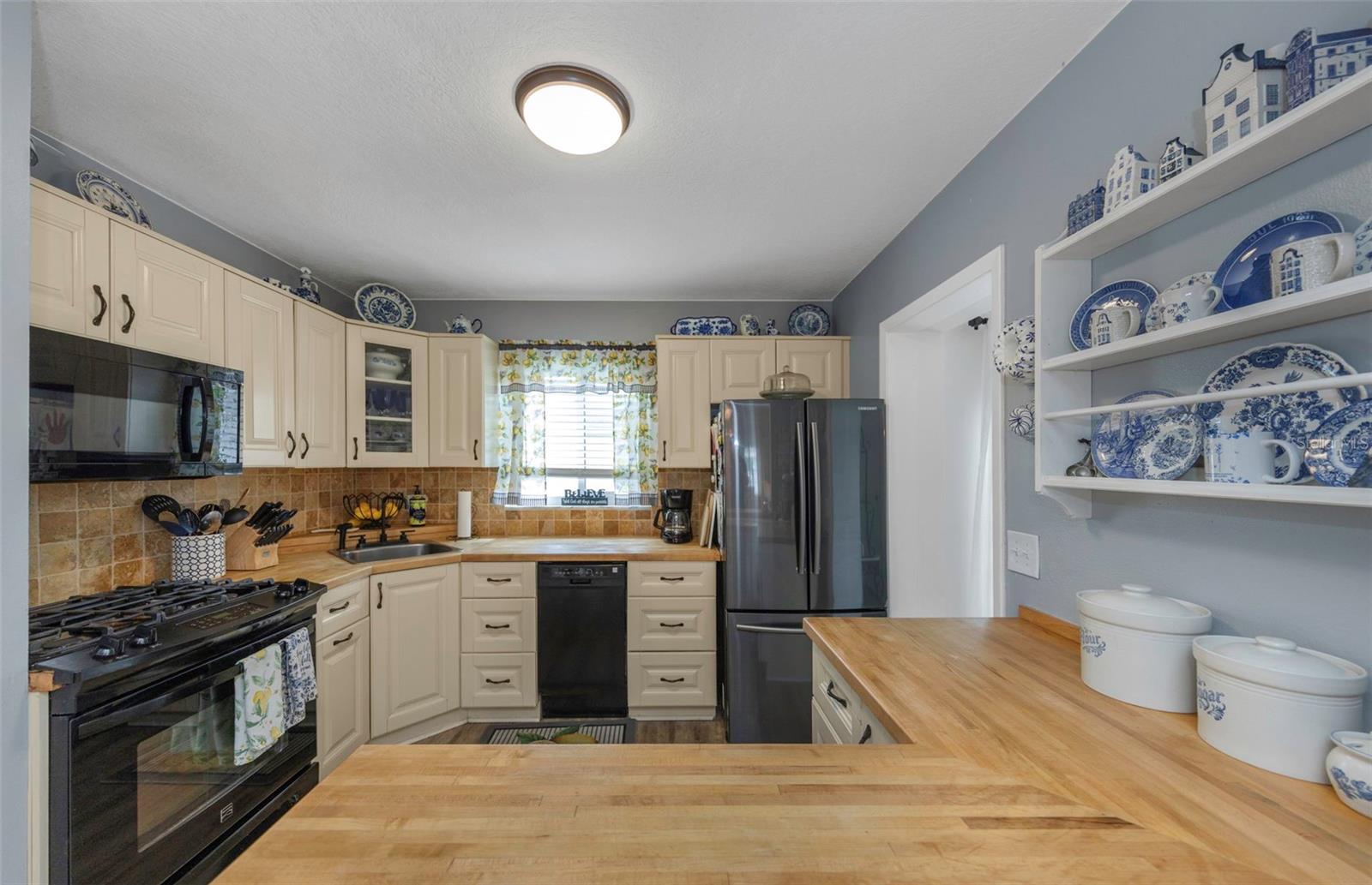 9919 TULIP ST N — photo 10