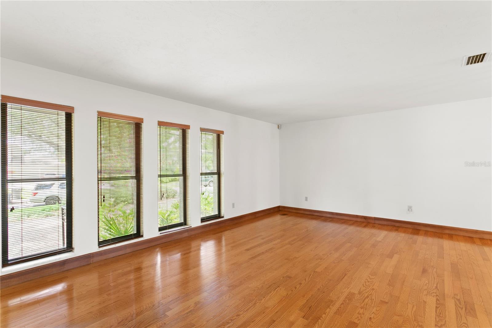 3101 WALNUT ST NE — photo 8