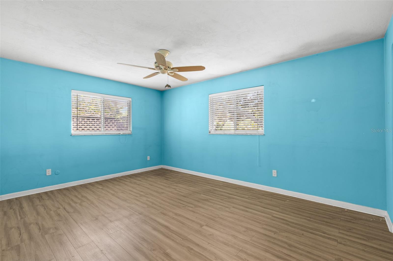1530 SANDY LN — photo 18