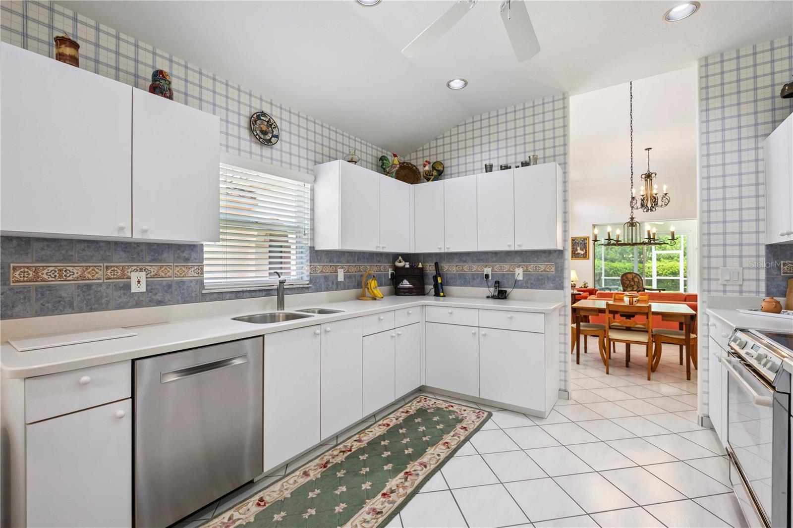 3852 AMAPOLA LN — photo 13