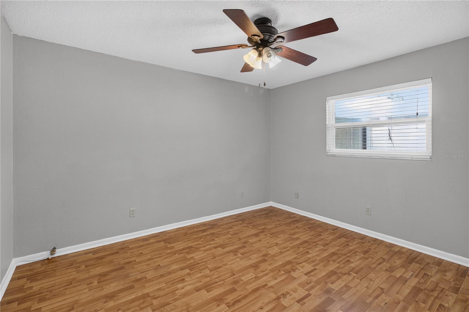 10 LINDEN LN — photo 24