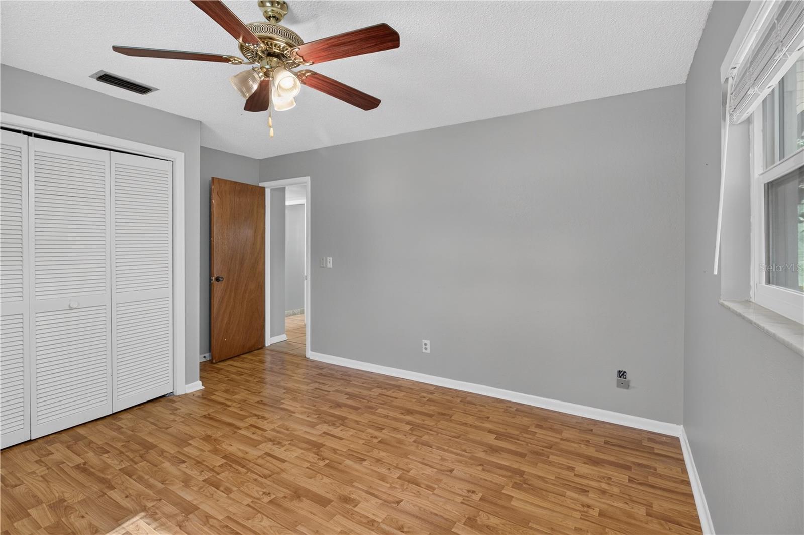 10 LINDEN LN — photo 31