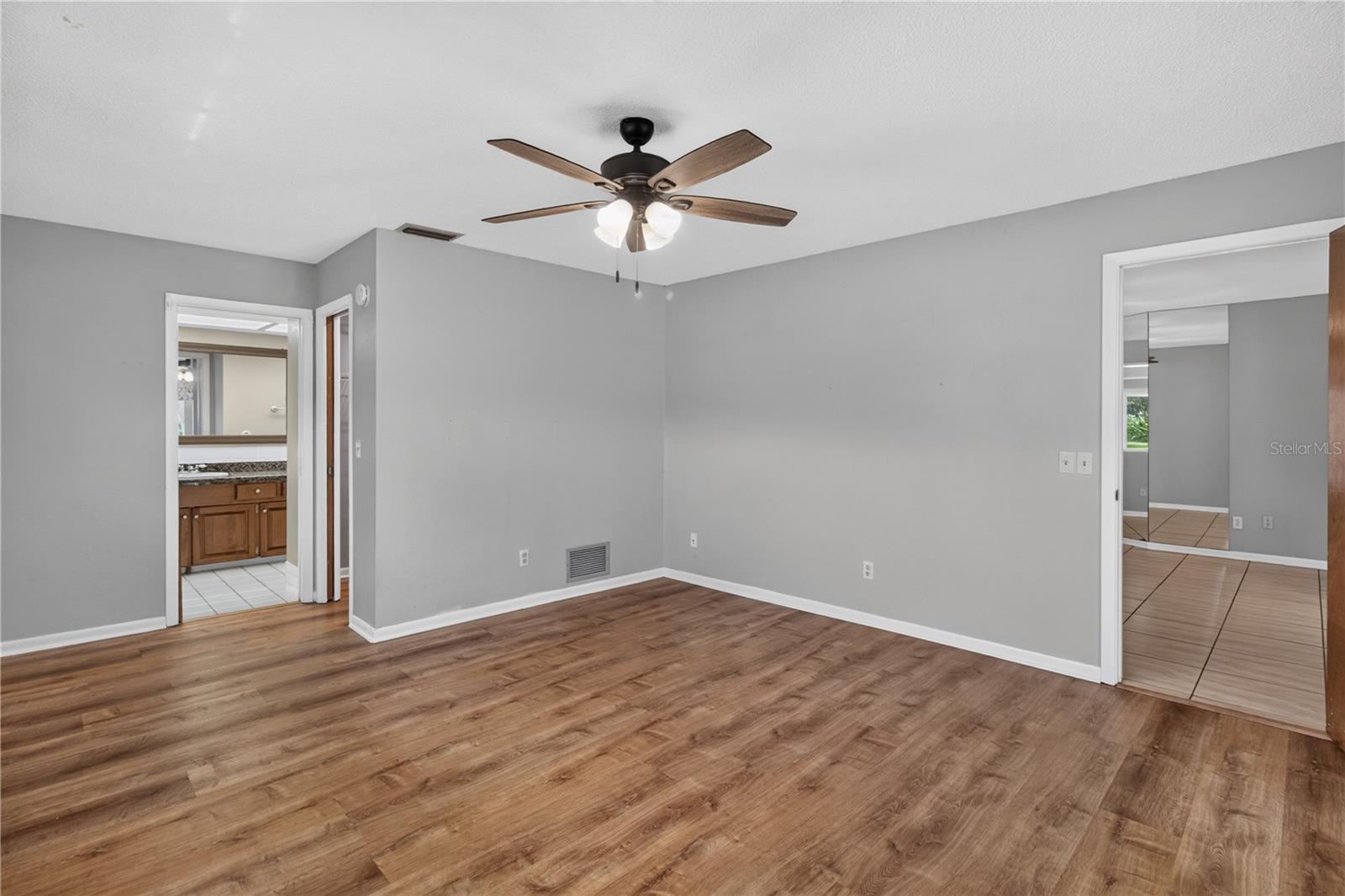 10 LINDEN LN — photo 13