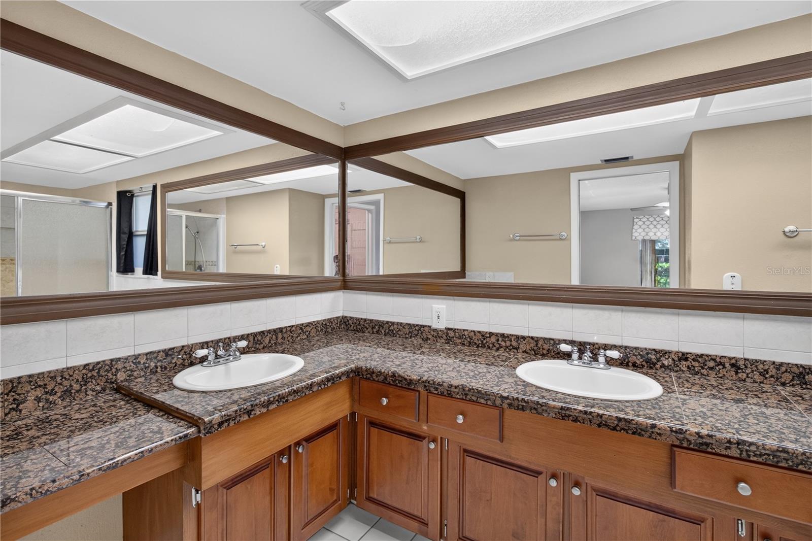10 LINDEN LN — photo 15
