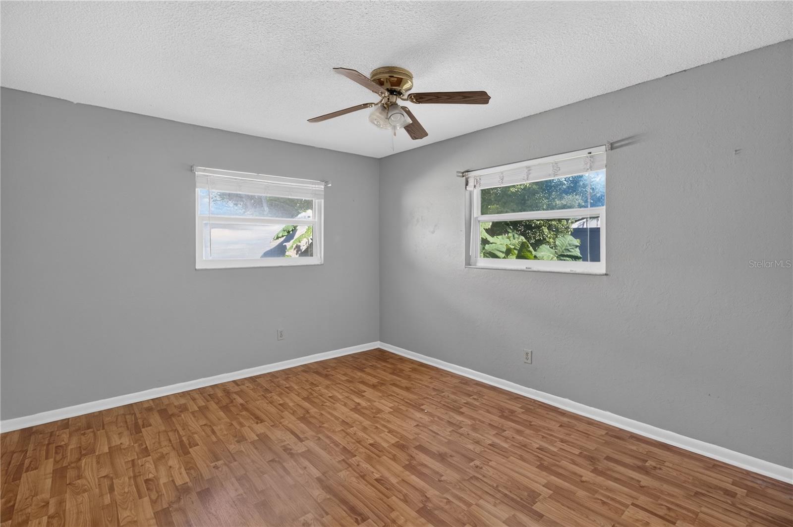 10 LINDEN LN — photo 28