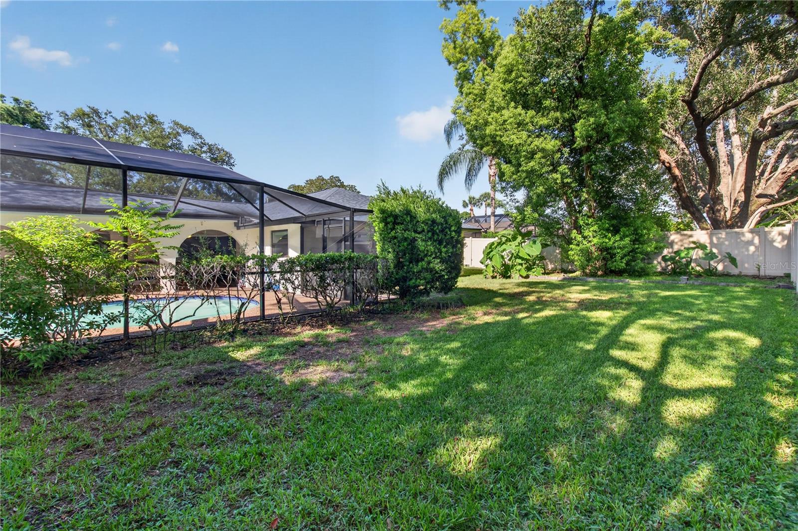 10 LINDEN LN — photo 42