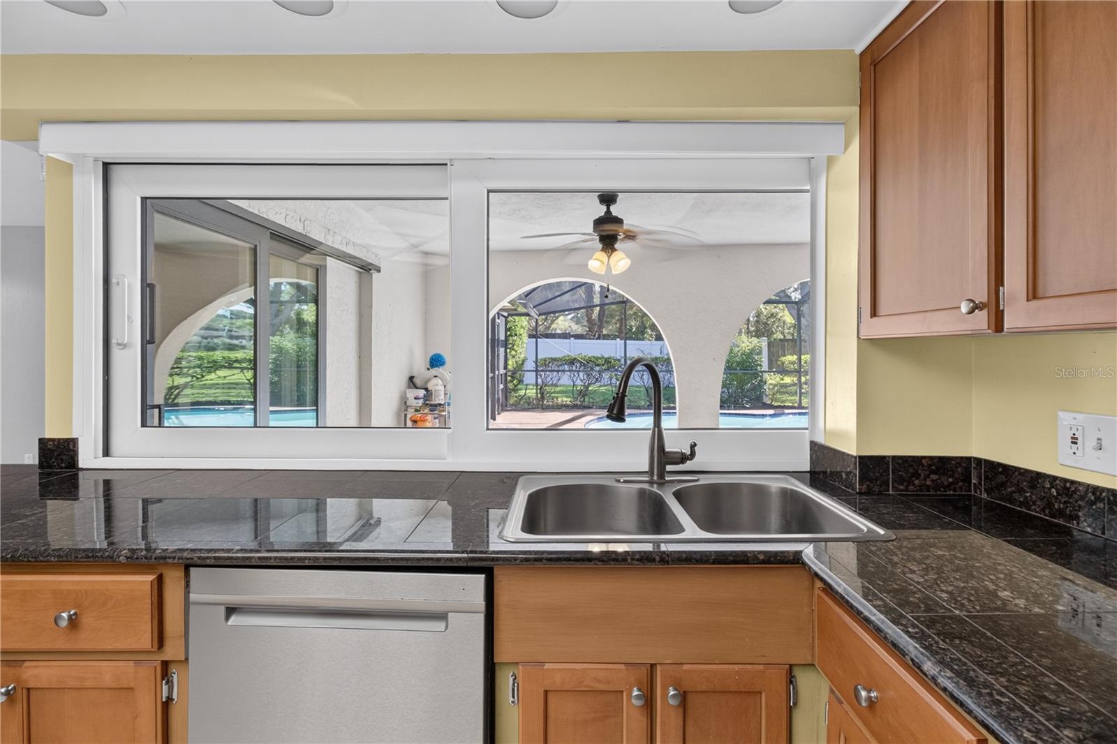 10 LINDEN LN — photo 23