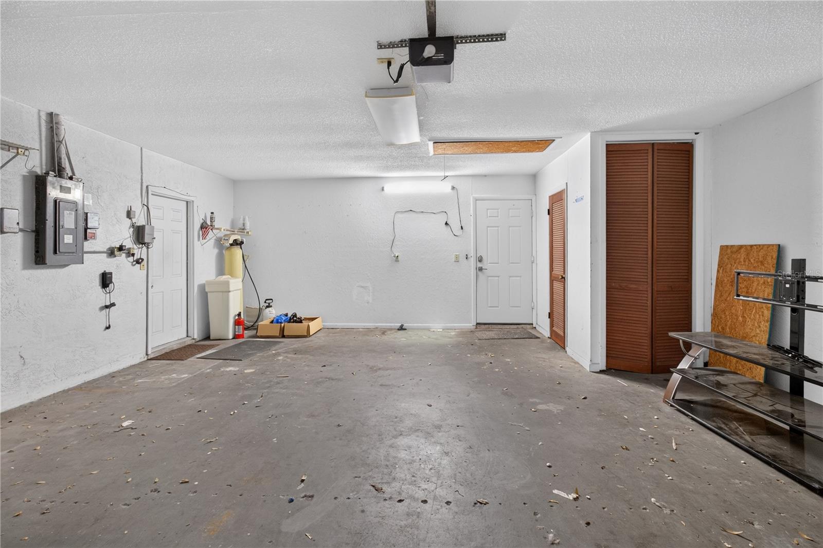 10 LINDEN LN — photo 34