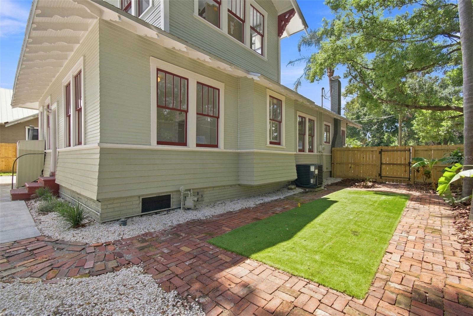 2911 N CENTRAL AVE — photo 39