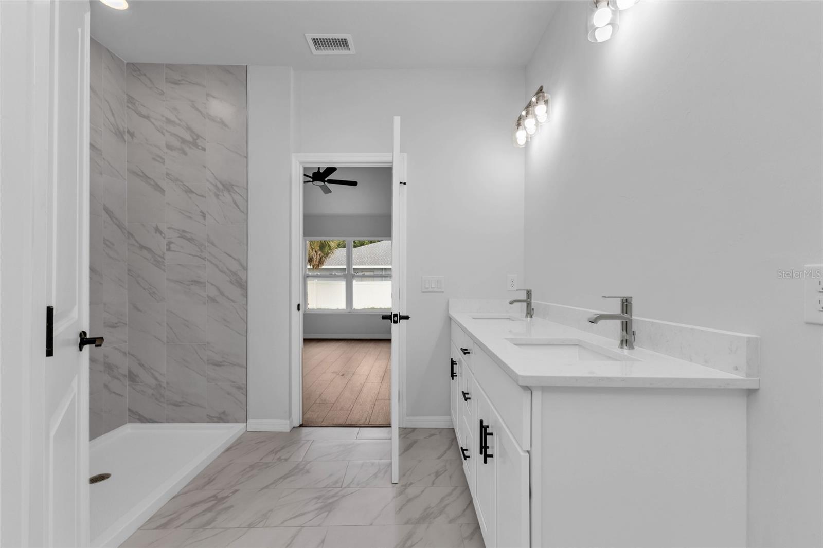 3610 LAREDO AVE — photo 17