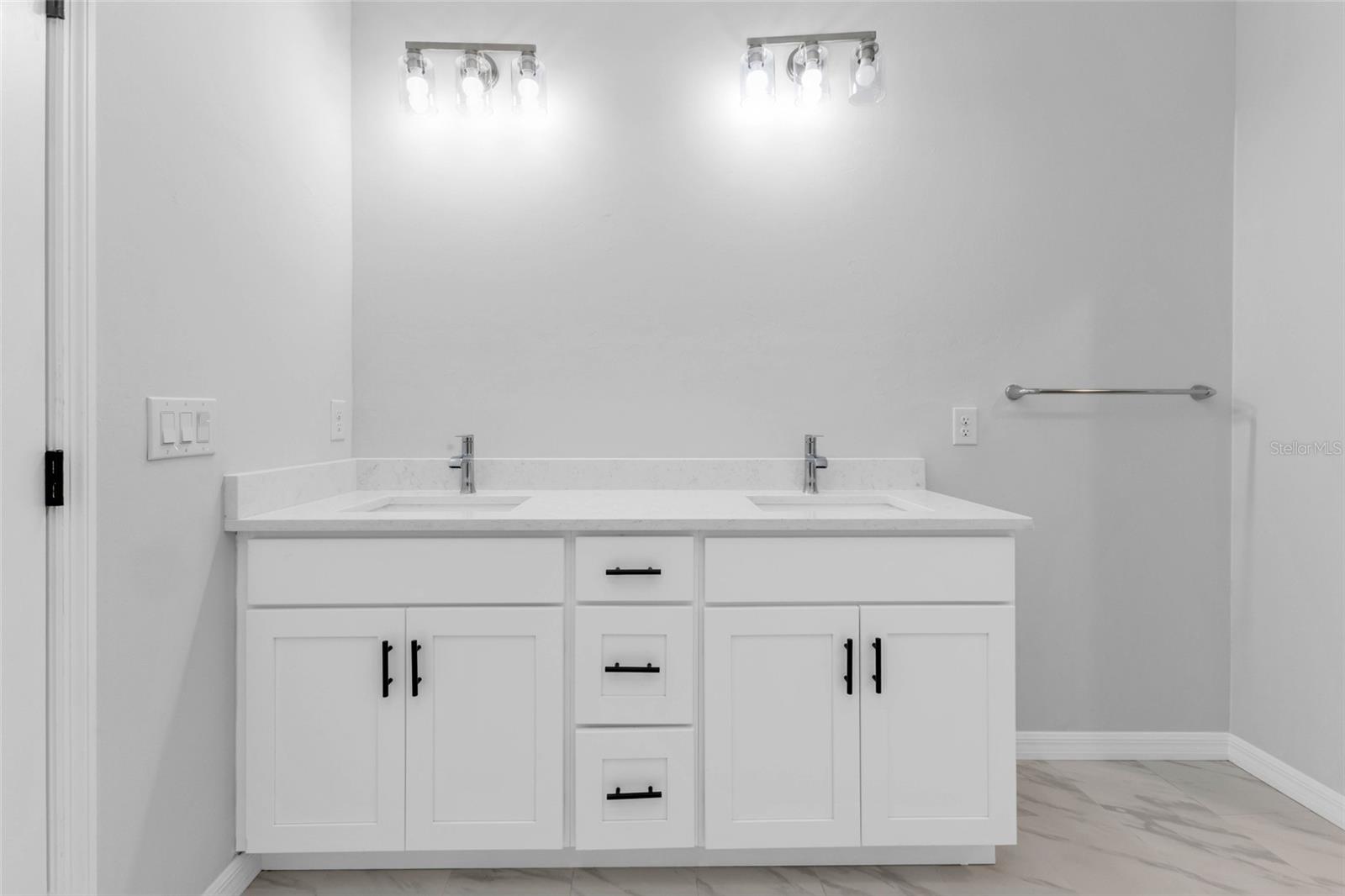 3610 LAREDO AVE — photo 18