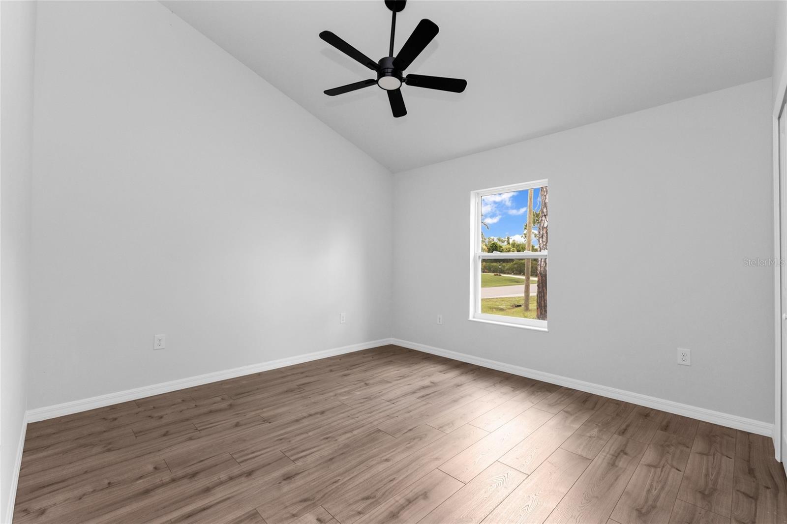 3610 LAREDO AVE — photo 13